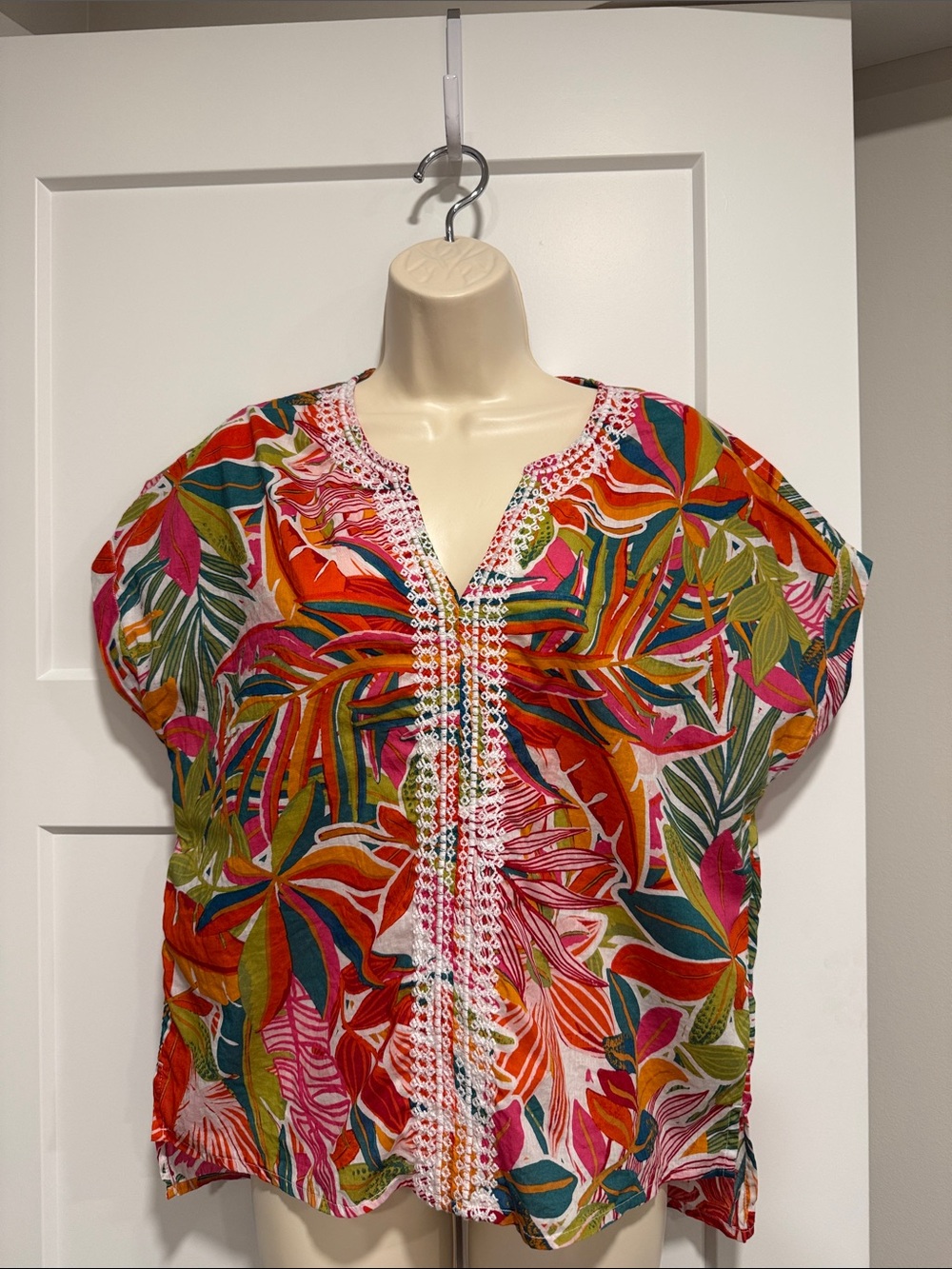 C&C California Multicolor Tropical Embroidered Short Sleeve Tee 100 % Cotton